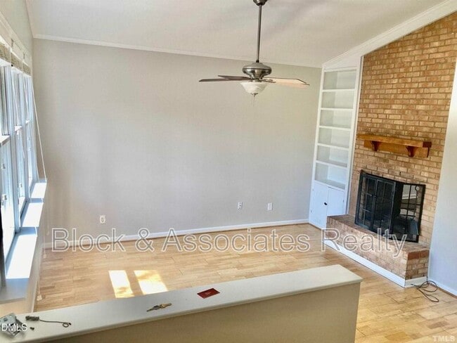 Building Photo - 104 Castill Pl