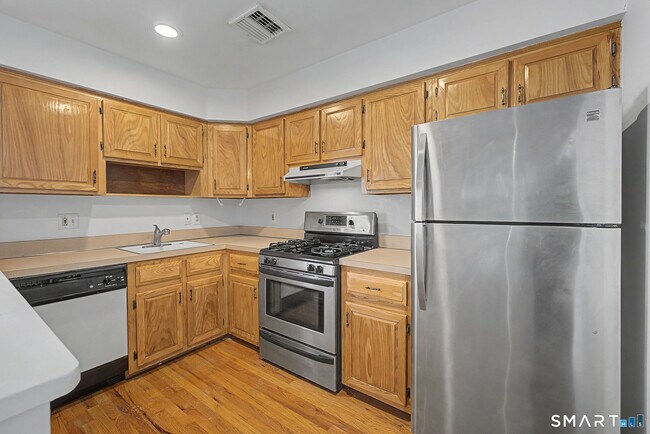 Building Photo - 7 Dean St