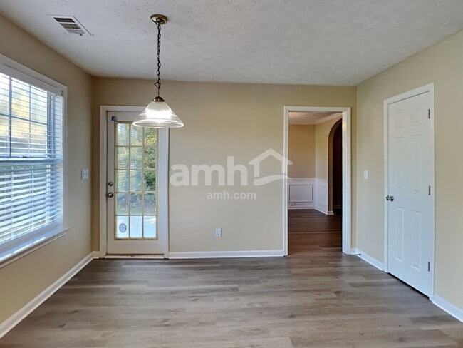 Building Photo - 820 Whitecrest Ct