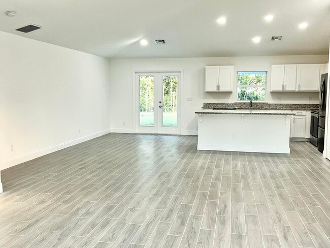 Building Photo - 5797 NW Coosa Dr