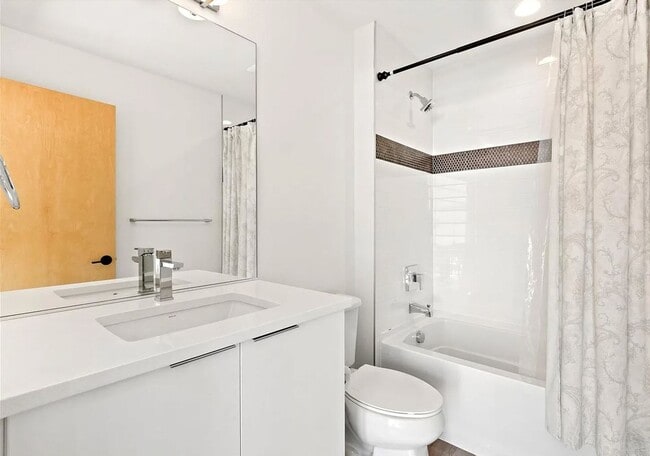 Building Photo - 2 Bedroom Townhome in the Heart of Rino!