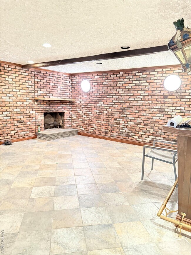 Building Photo - 30 Dogwood Rd
