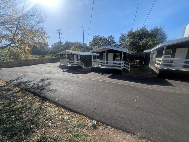Building Photo - 3019 E 12th St