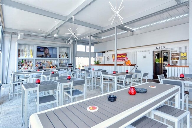 Building Photo - 8625 Midnight Pass Rd