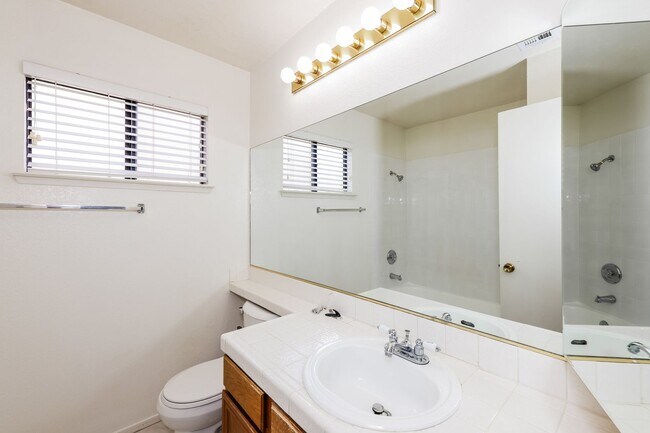 Building Photo - 1780 Yellowwood Dr
