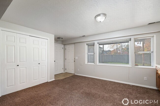 Building Photo - 10328 Countrywood Dr