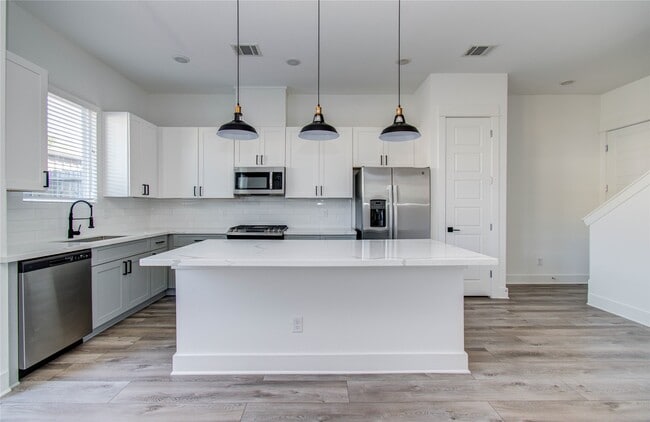 Building Photo - 2054 Johanna Crk Dr