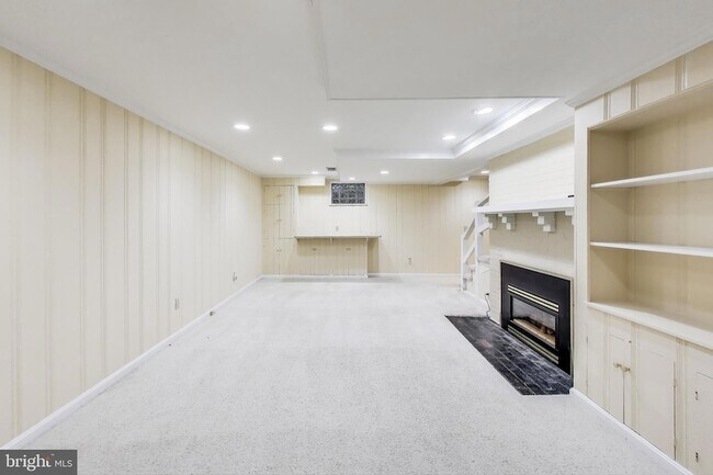 Building Photo - 9326 W Parkhill Dr