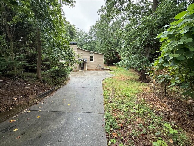 Building Photo - 1505 Hillcrest Dr
