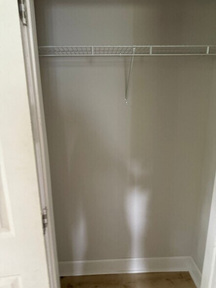 Building Photo - 519 Walnut St