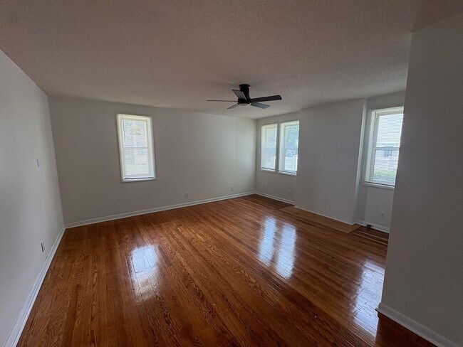 Building Photo - 408 3rd Ave NW