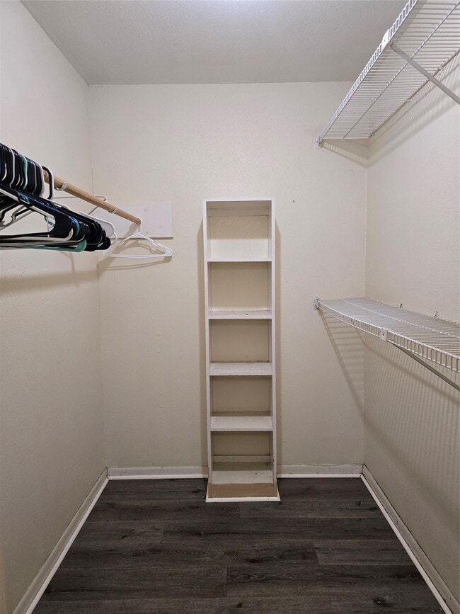 Building Photo - 2820 S Bartell Dr