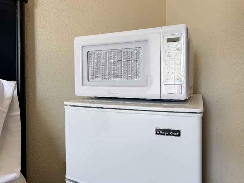 Building Photo - 2521 W California St