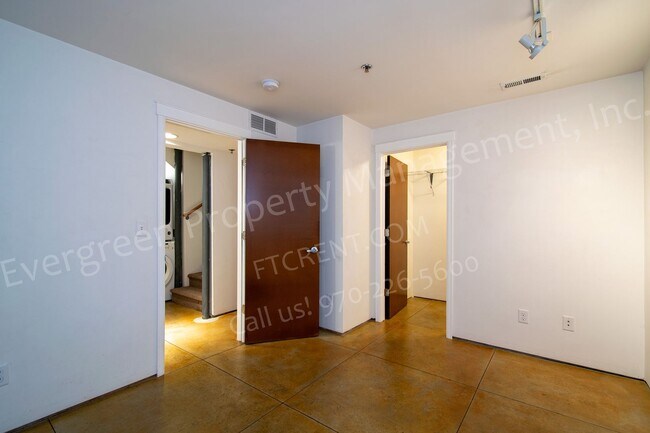 Building Photo - 318-320 W Myrtle