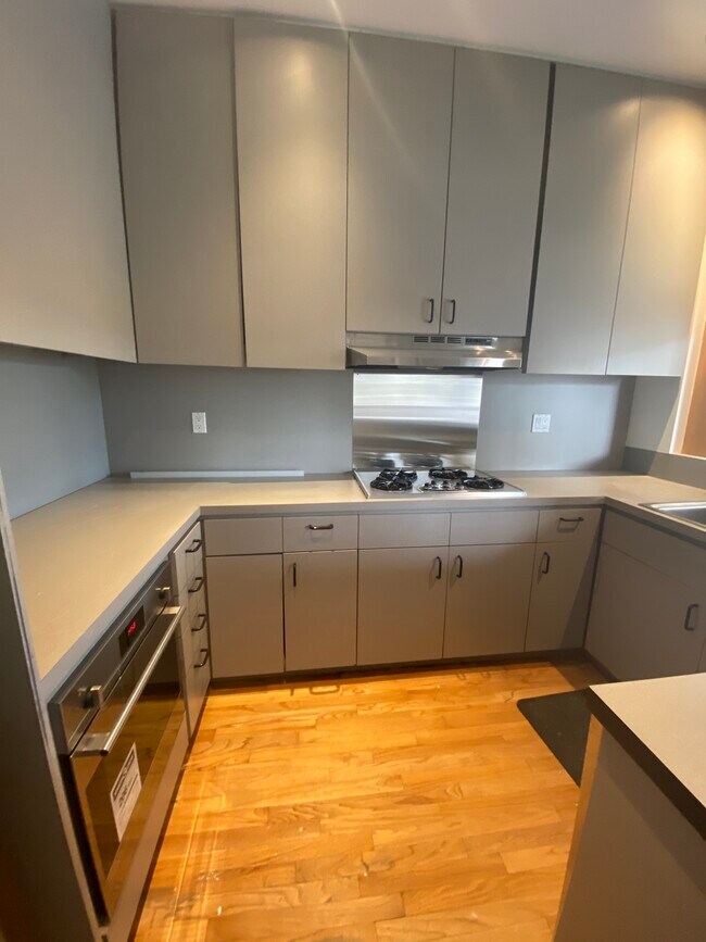 Building Photo - 2110 Main St