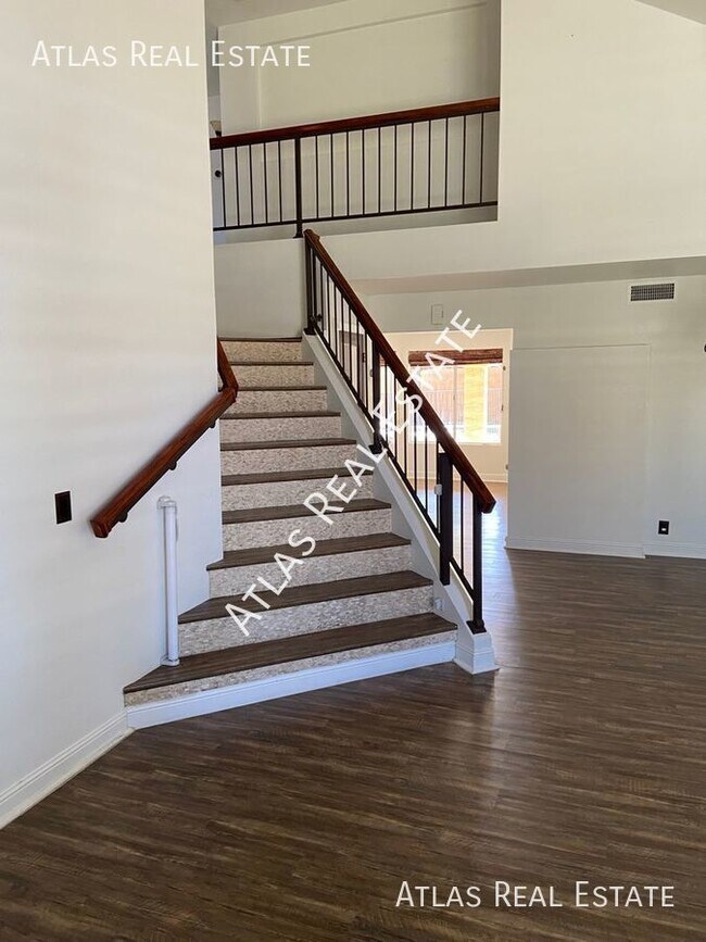 Building Photo - 2363 W Hemlock Court