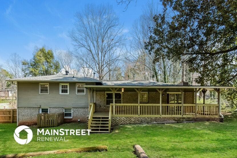 Building Photo - 5613 Woodland Dr