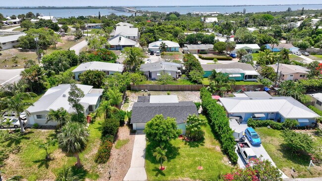 Building Photo - 3837 NE Melba Dr