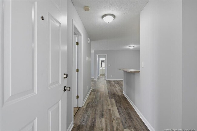 Building Photo - 401 Meadowland Ct