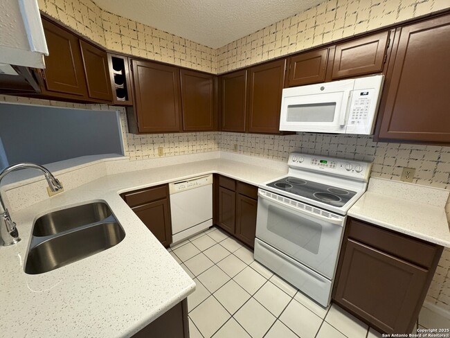 Building Photo - 10955 Wurzbach Rd