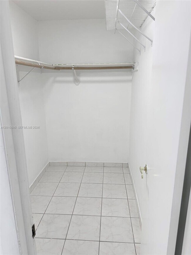 Building Photo - 2645 SW 28th Ct