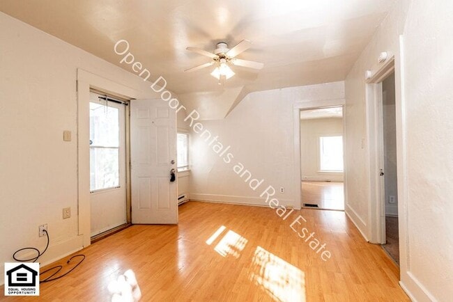 Building Photo - 608 1/2 Anderson