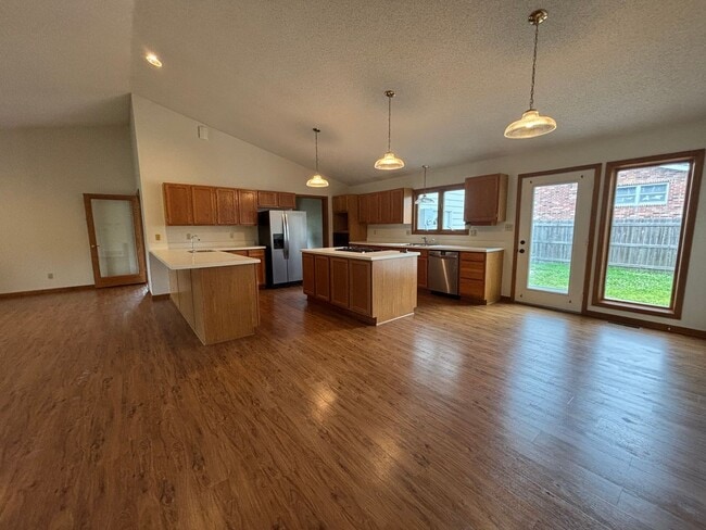 Building Photo - 3 Bedroom 2 bath