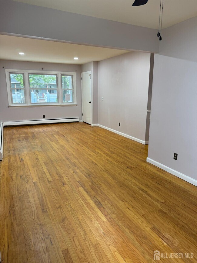 Building Photo - 134 Oak St