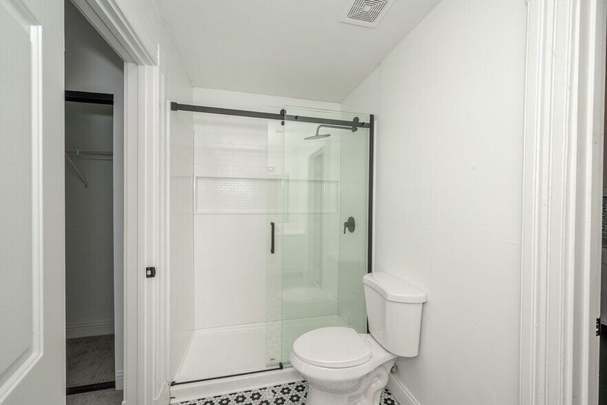 Building Photo - 1126 Walnut St