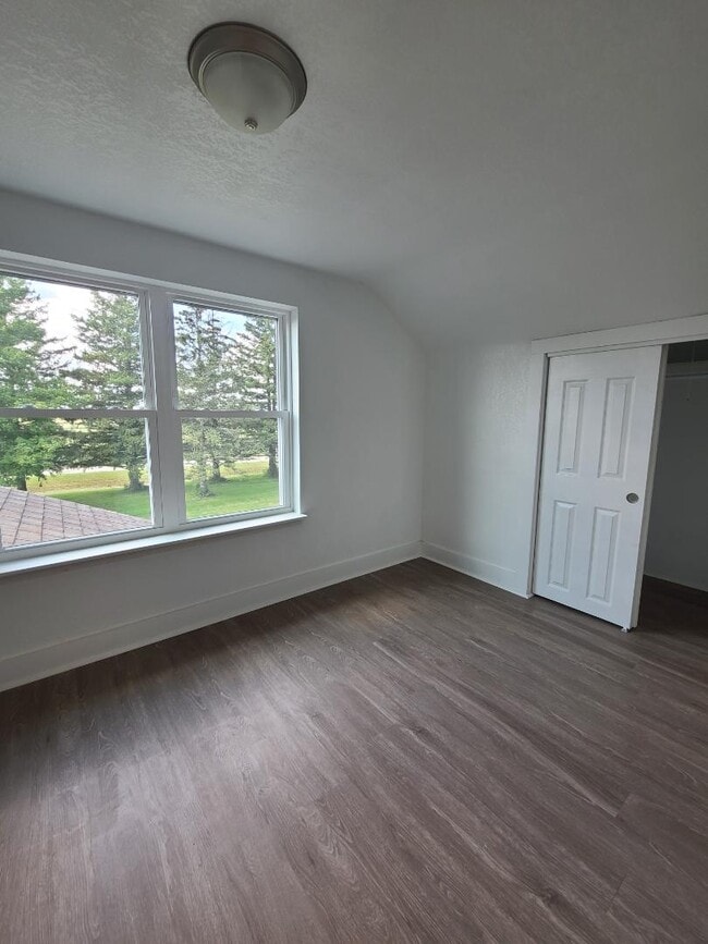 Building Photo - 613 Grundy Rd