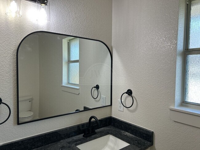 Building Photo - 316 Timber Ridge Dr