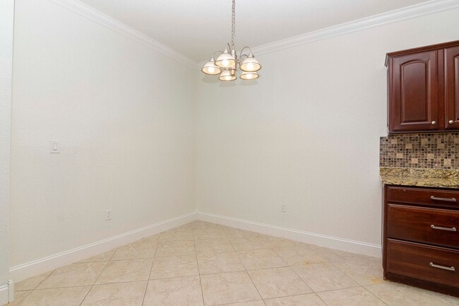 Building Photo - Remodeled and Upgraded -2nd Floor - 1 Bed 1 Bath Condo For Lease