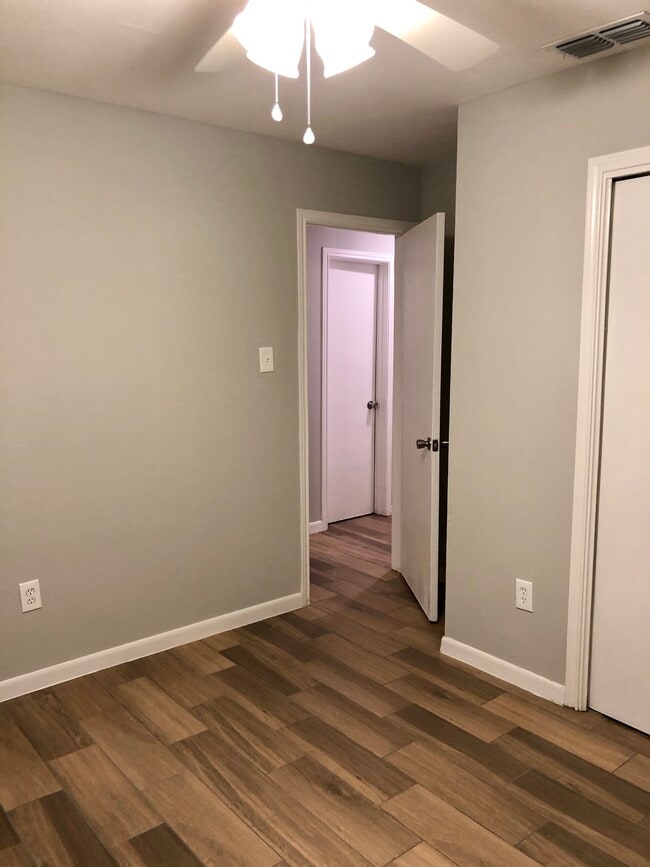 Building Photo - 2905 Highland Ave