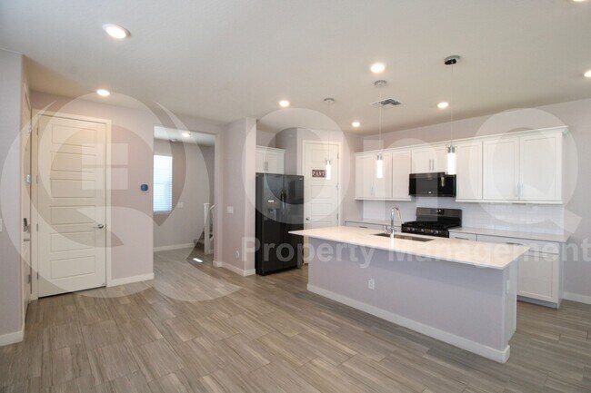 Building Photo - 678 N Bay Dr