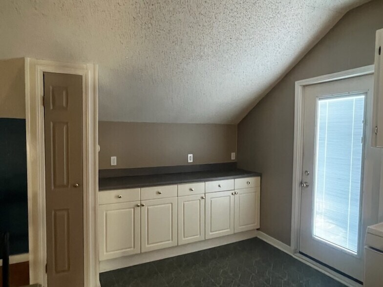 Building Photo - 318 S Bailey St