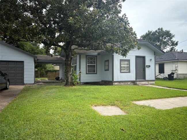Primary Photo - 218 E 3rd St