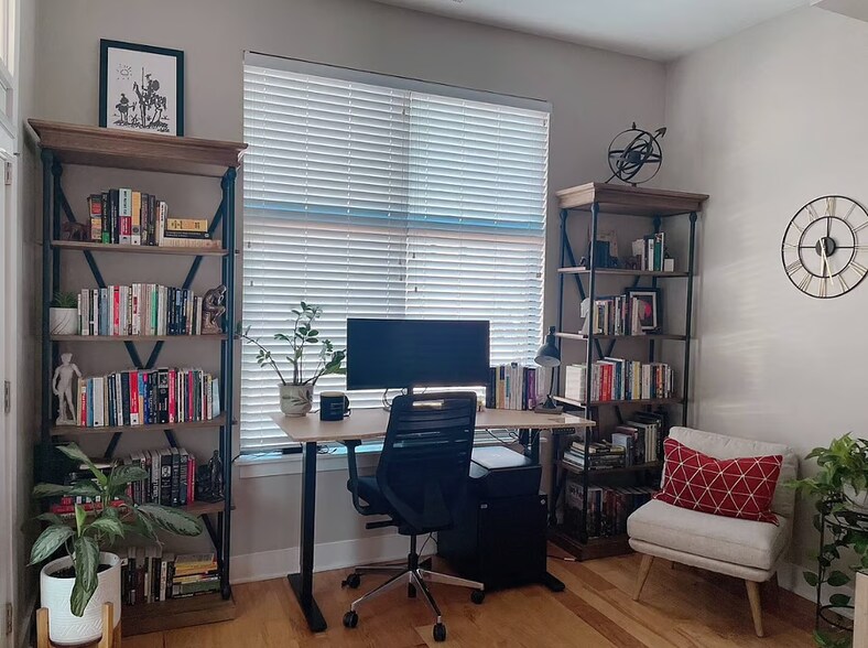 Office - 810 W 4th St
