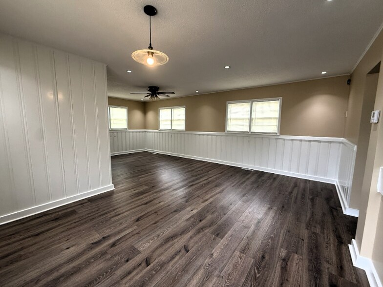 Building Photo - 1721 S Volutsia Ave