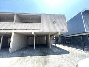 Building Photo - 660 E 6th St