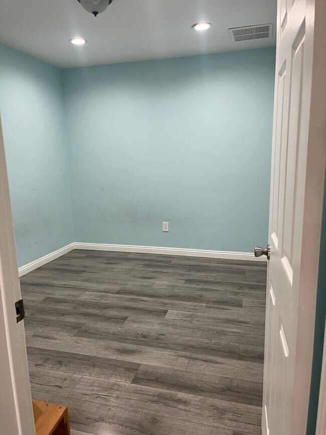 Building Photo - Home with a Cabin Style Family room and backyard Oasis