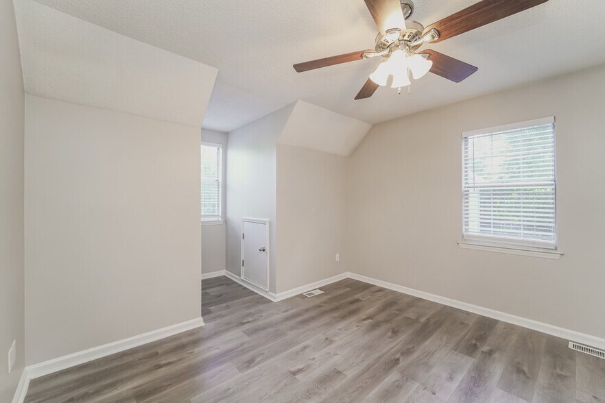 Building Photo - 9000 Oren Thompson Rd