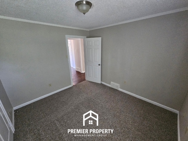 Building Photo - Modern 3BR/2BA with Soaring Vaulted Ceilings | Fireplace, Garage & Deck