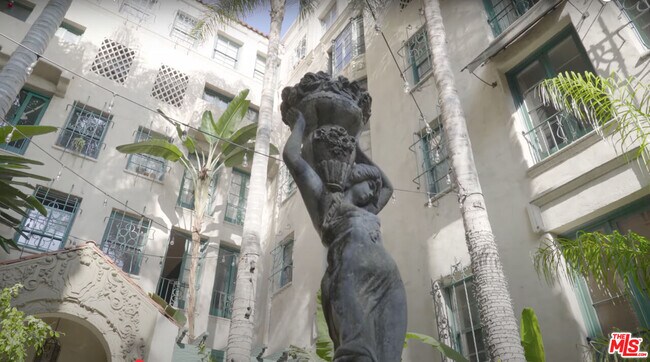 Building Photo - 640 S Bronson Ave