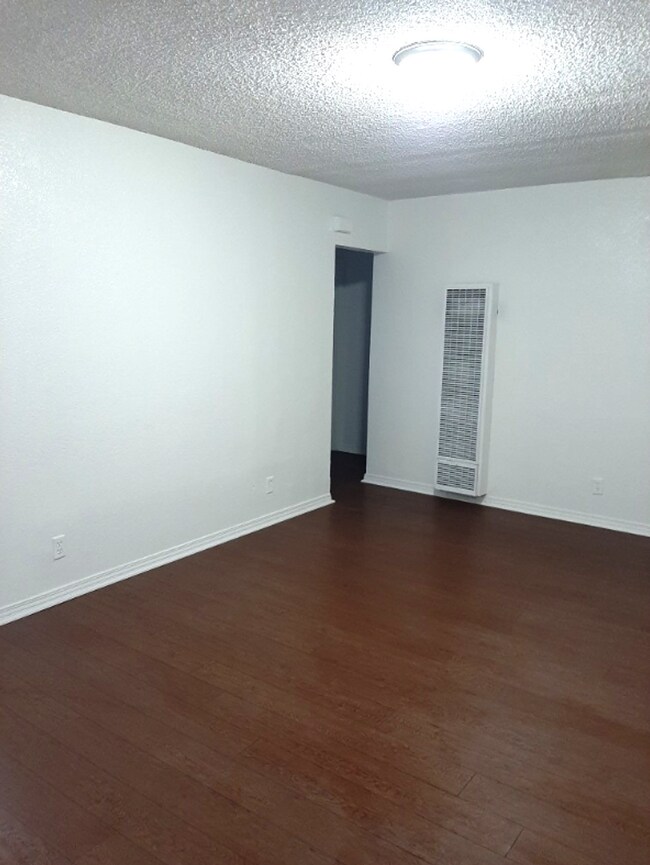 Building Photo - 734-736 E 80th