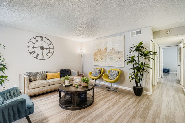 Building Photo - South Shore