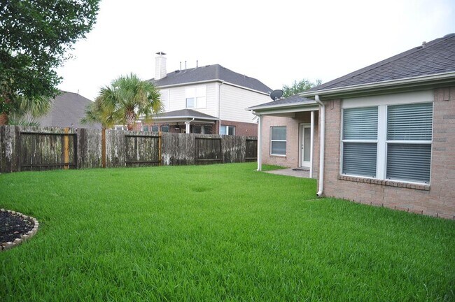 Building Photo - 26639 Summerbend Hollow Ln