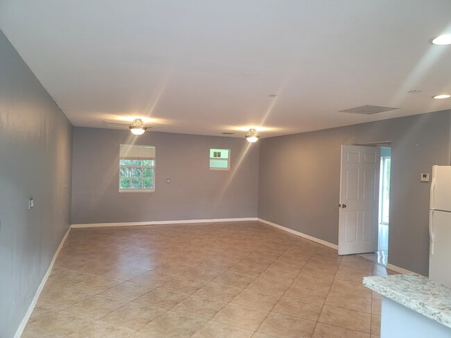 Building Photo - 15664 N Rd