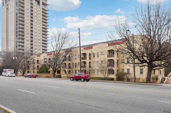 Building Photo - 2855 Peachtree Rd NE