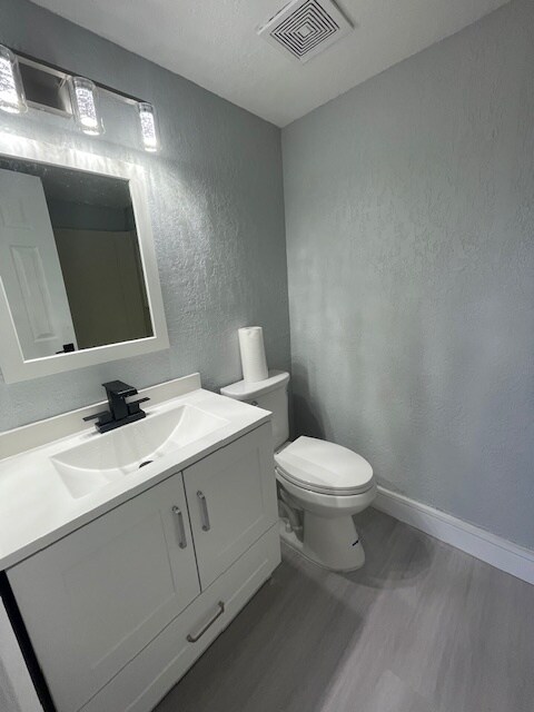 Building Photo - 6900 SW 39th St