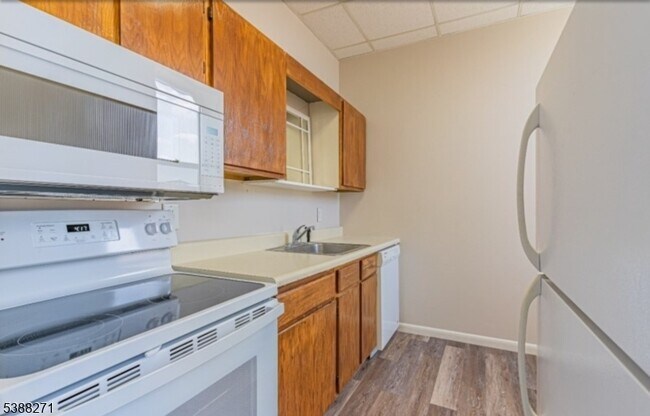 Building Photo - 110 Cornelia St